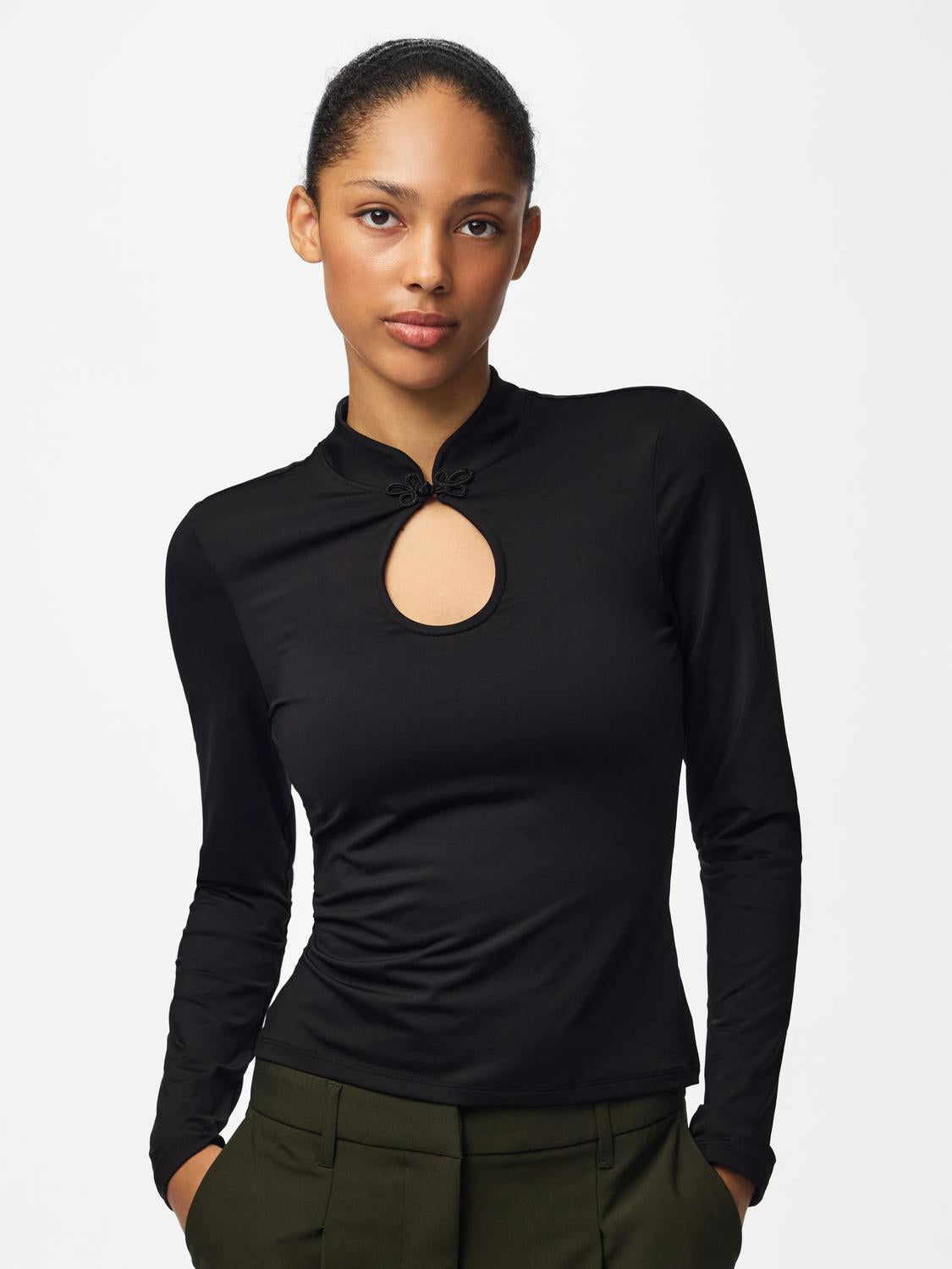 model_shot-front